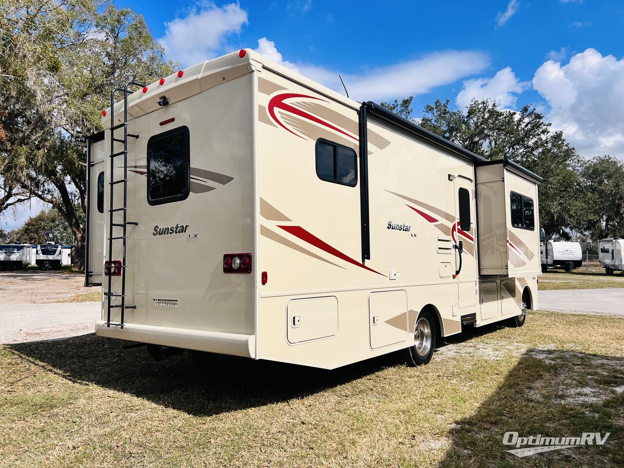 2017 Itasca Sunstar LX 30T Photo 3