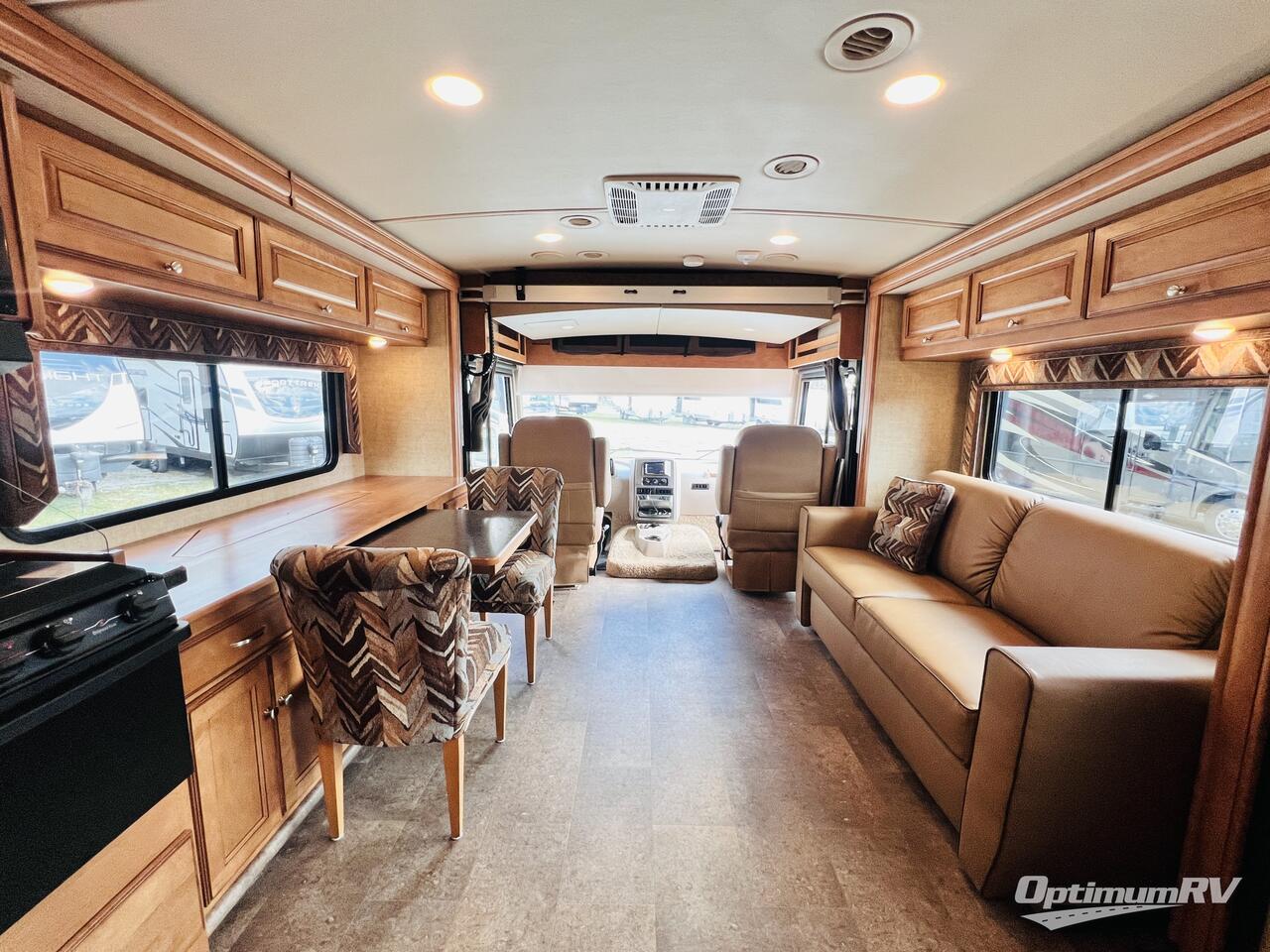 2017 Itasca Sunstar LX 30T Photo 5