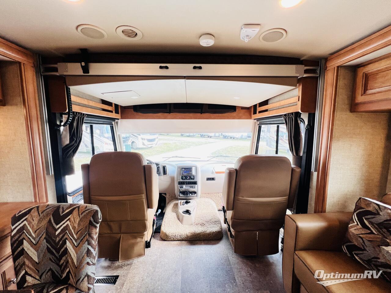 2017 Itasca Sunstar LX 30T Photo 6