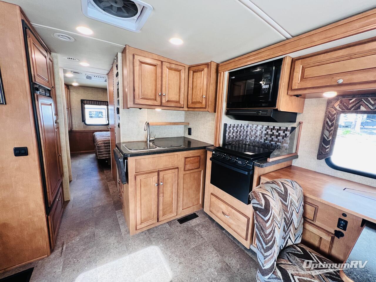 2017 Itasca Sunstar LX 30T Photo 10