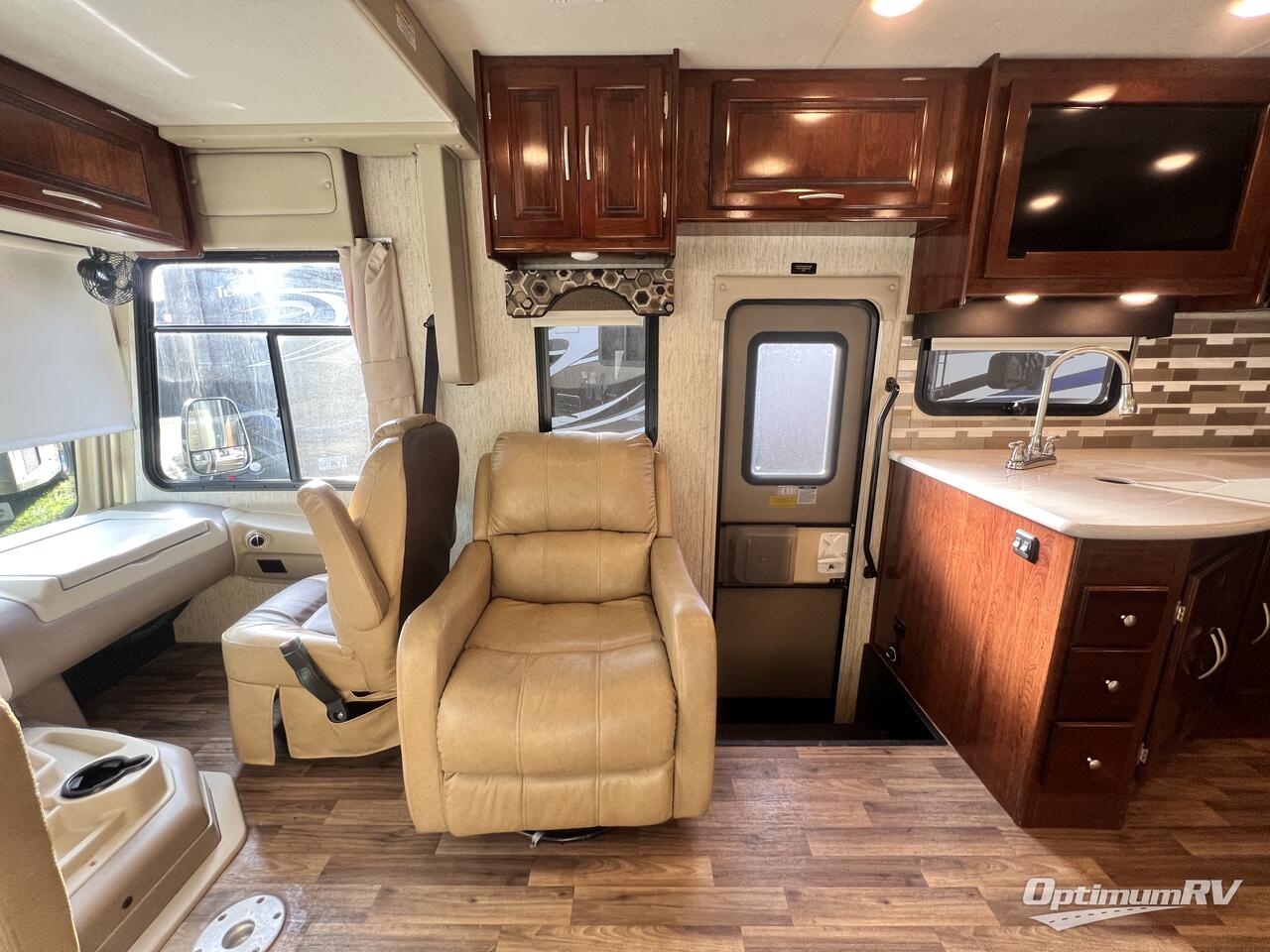 2020 Coachmen Mirada 34BHF Photo 10