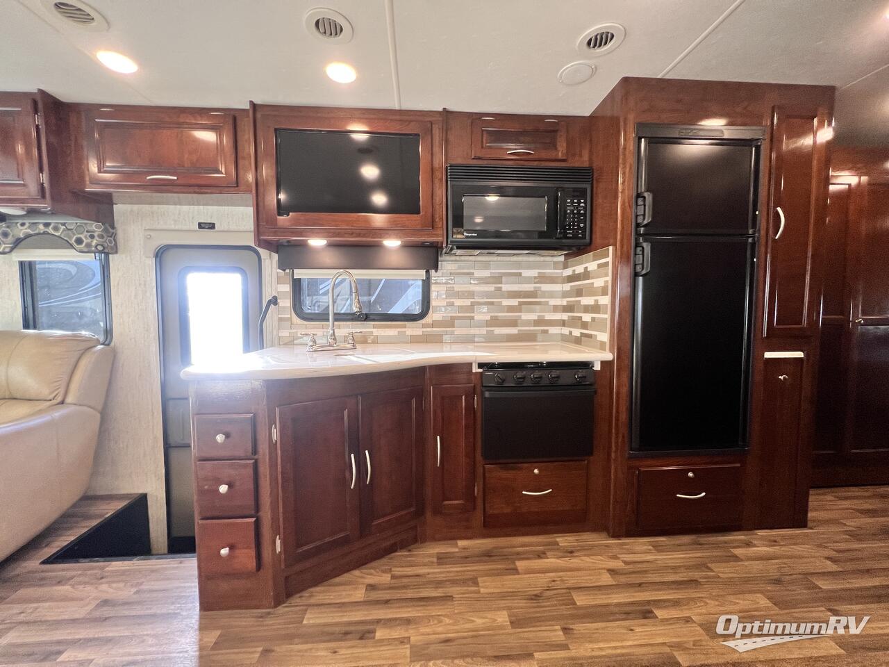 2020 Coachmen Mirada 34BHF Photo 12