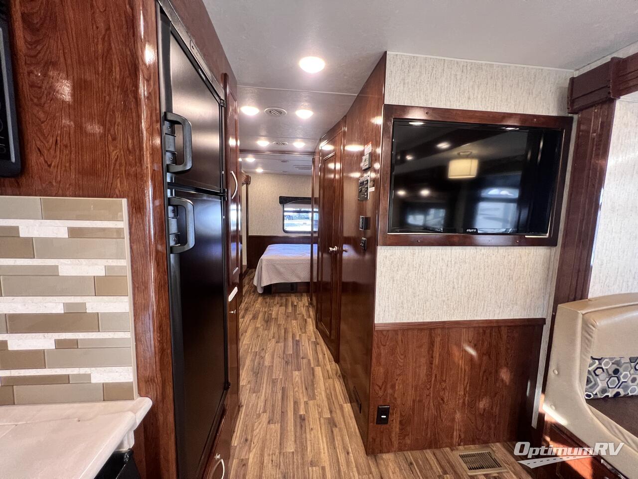 2020 Coachmen Mirada 34BHF Photo 17