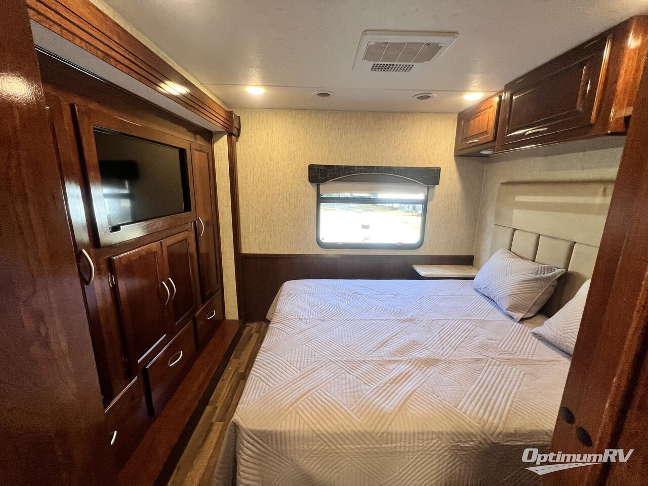 2020 Coachmen Mirada 34BHF Photo 18