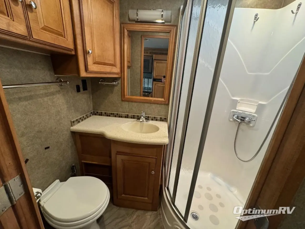 2016 Winnebago Adventurer 35P Photo 7