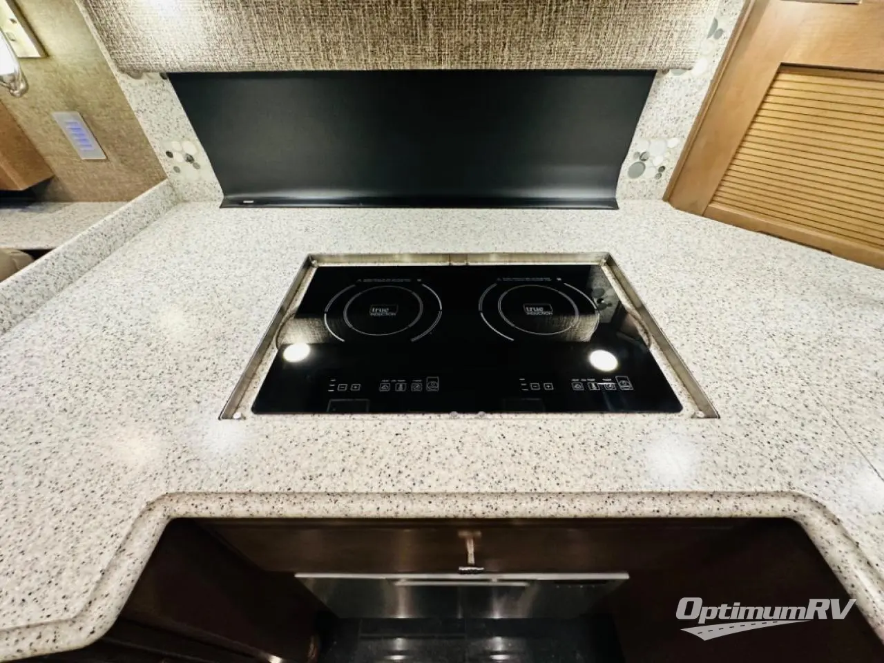 2019 Newmar ventana 4037