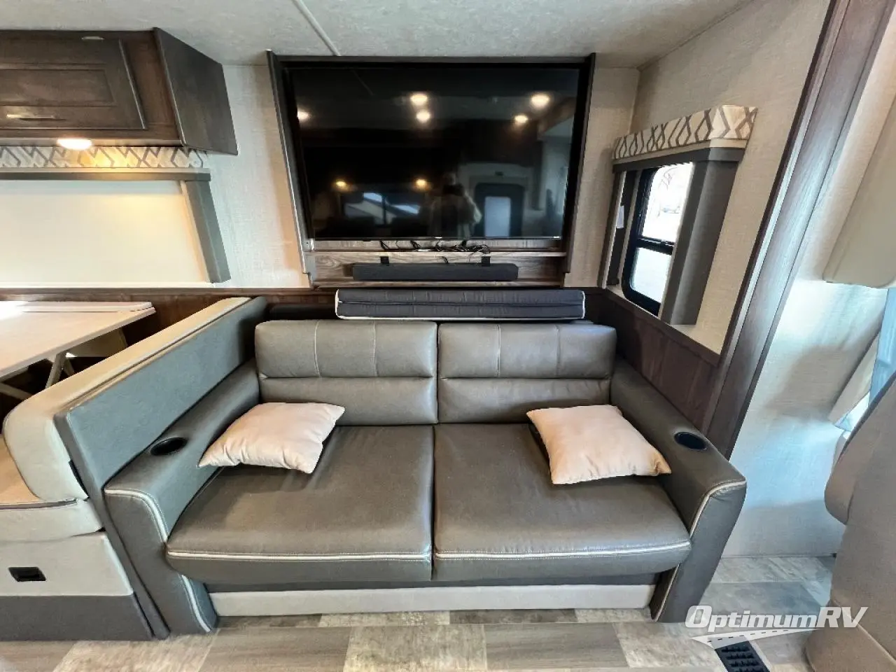 2020 Coachmen Mirada 35OS Photo 7