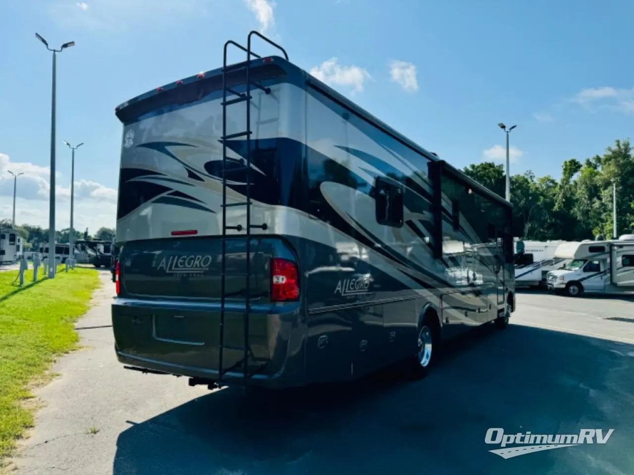 2013 Tiffin Allegro 36LA Photo 2