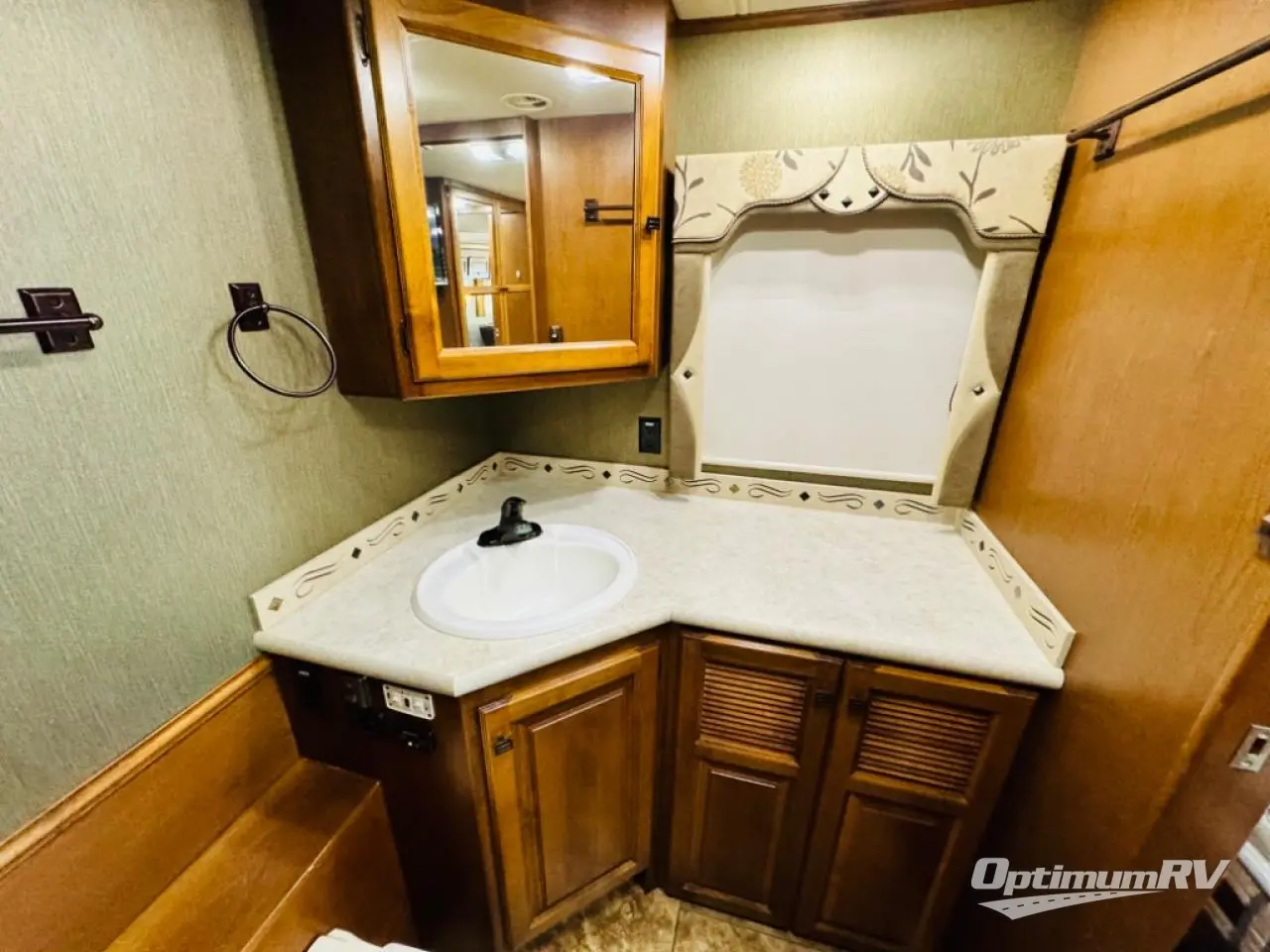 2013 Tiffin Allegro 36LA Photo 14