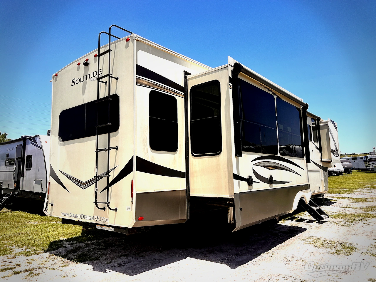 2021 Grand Design Solitude 373FB Photo 2