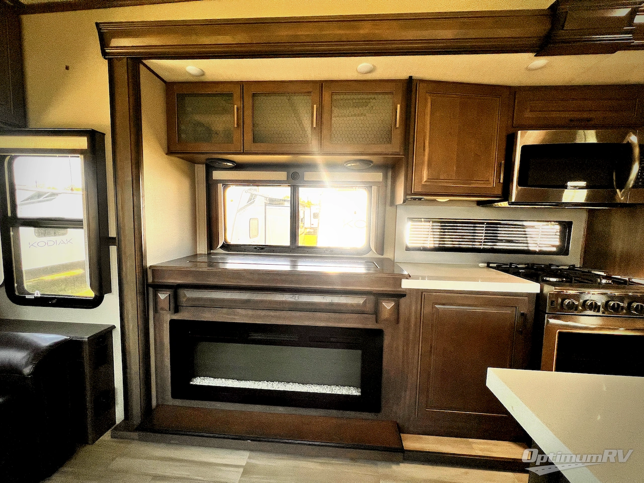 2021 Grand Design Solitude 373FB Photo 6
