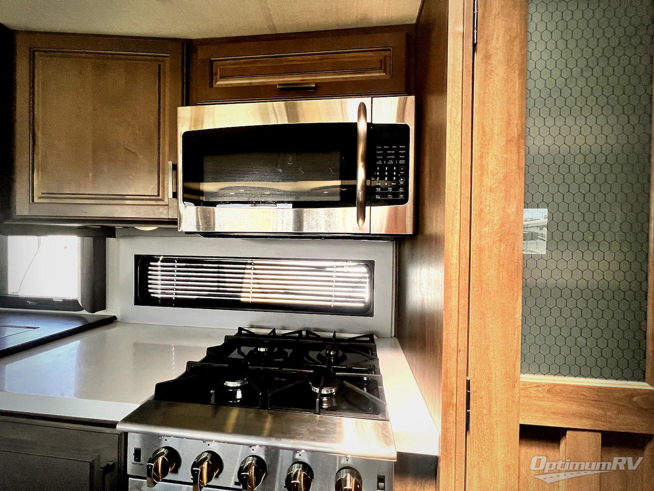 2021 Grand Design Solitude 373FB Photo 13