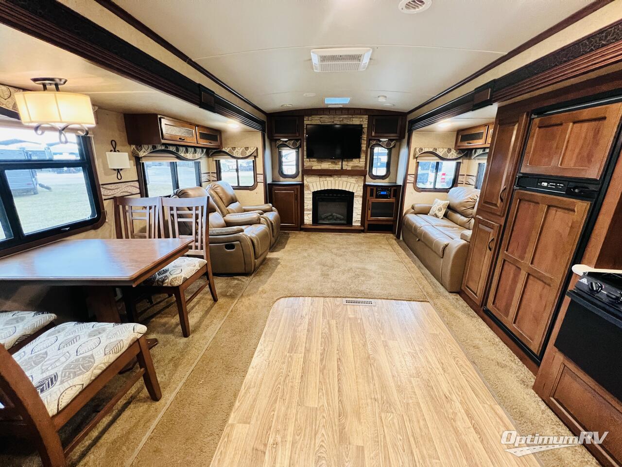 2015 Jayco Eagle 338RETS Photo 4