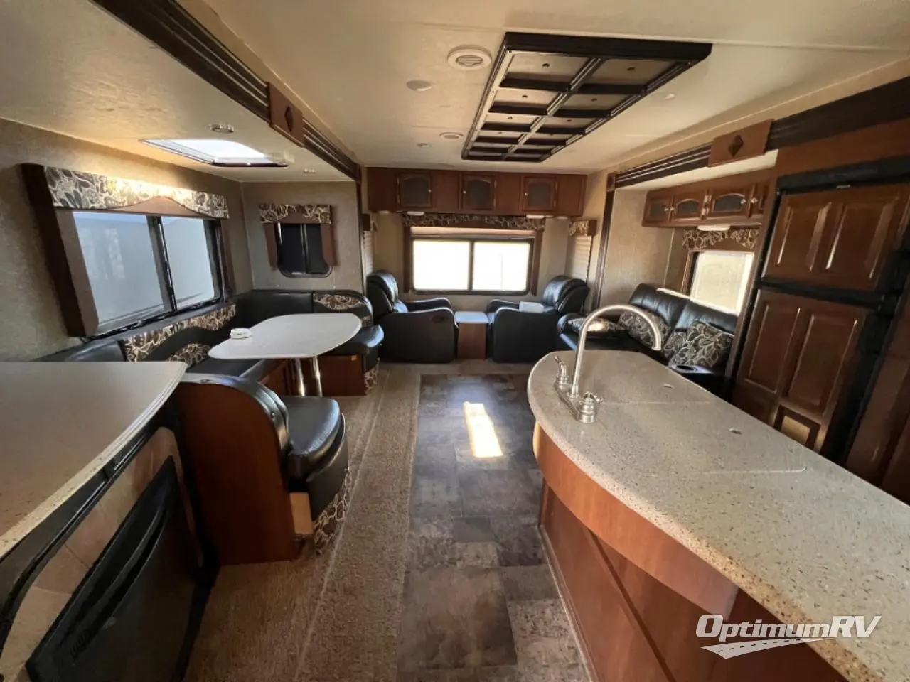 2017 Coachmen Freedom Express Maple Leaf Edition 293RLDSLE Photo 2