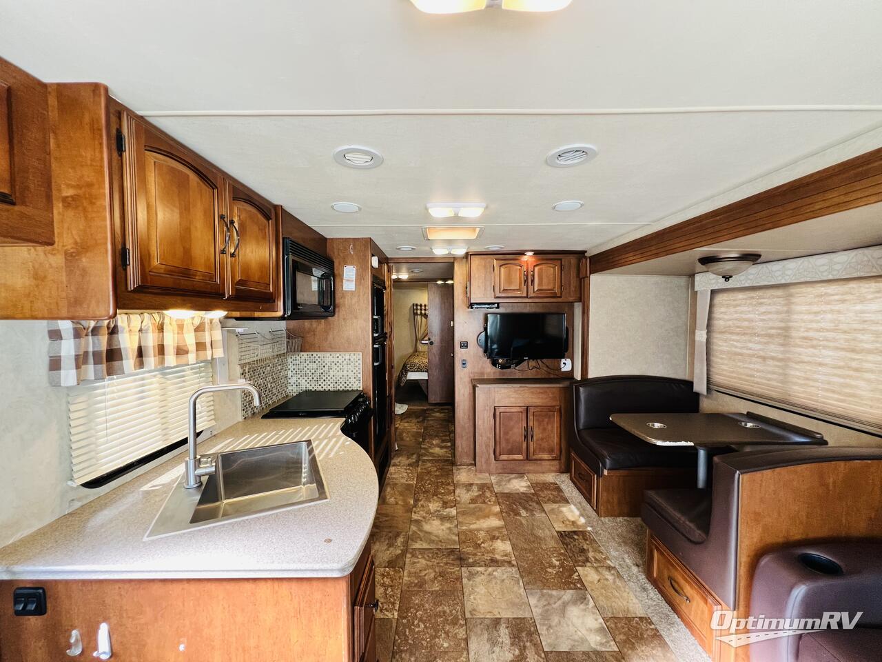 2014 Coachmen Mirada 34BH Photo 7