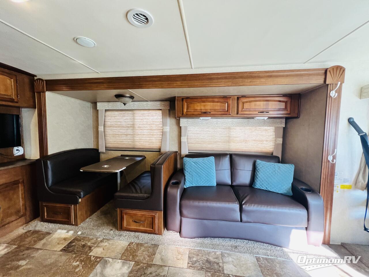 2014 Coachmen Mirada 34BH Photo 9