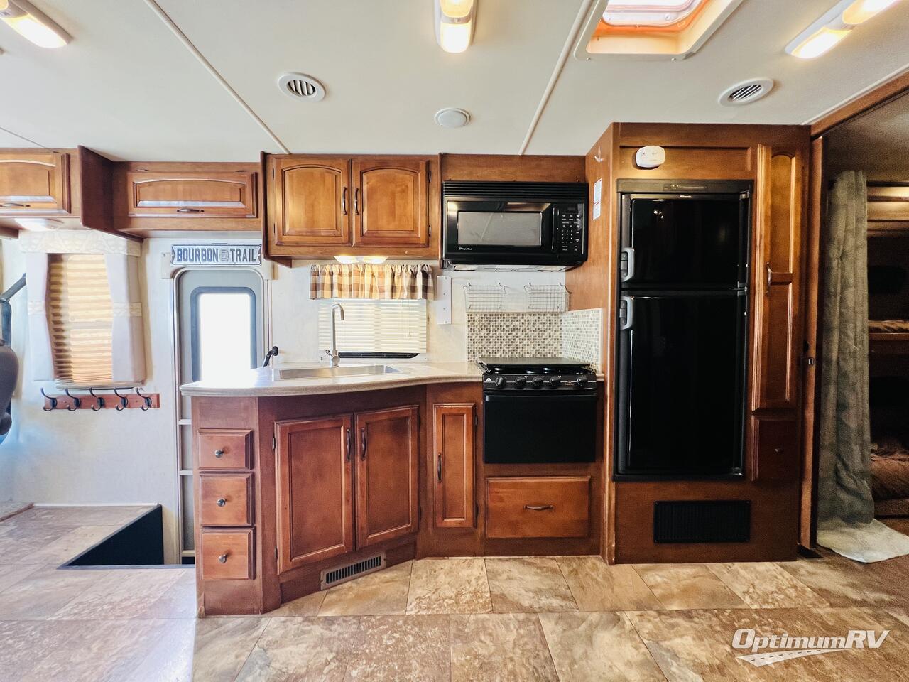 2014 Coachmen Mirada 34BH Photo 13