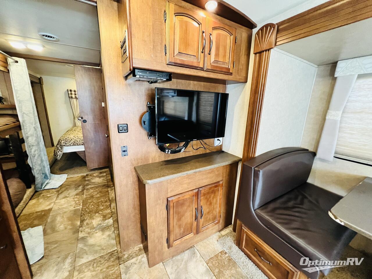 2014 Coachmen Mirada 34BH Photo 14