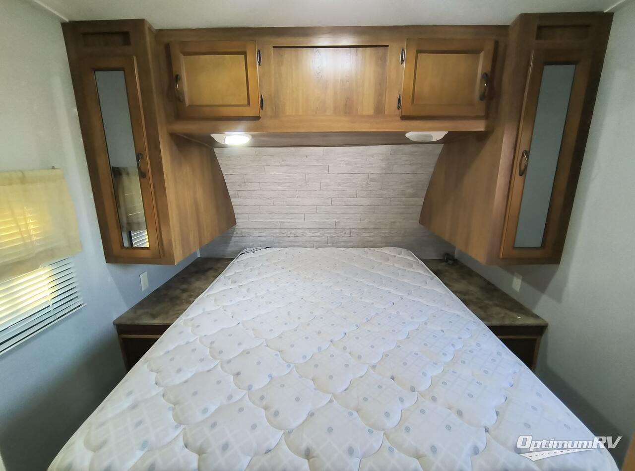 2015 Coachmen Catalina 263RLS Photo 11