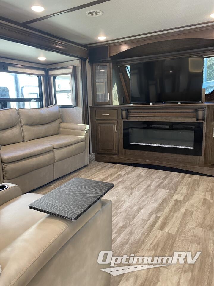 2021 Grand Design Solitude 380FL Photo 6