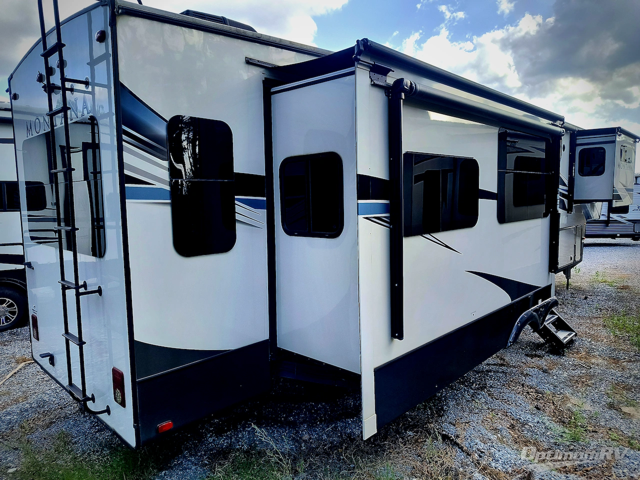 2021 Keystone Montana 3781RL Photo 2