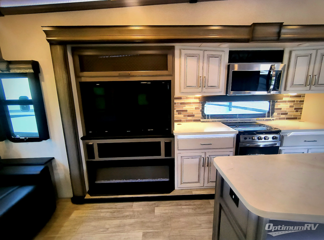 2021 Keystone Montana 3781RL Photo 6