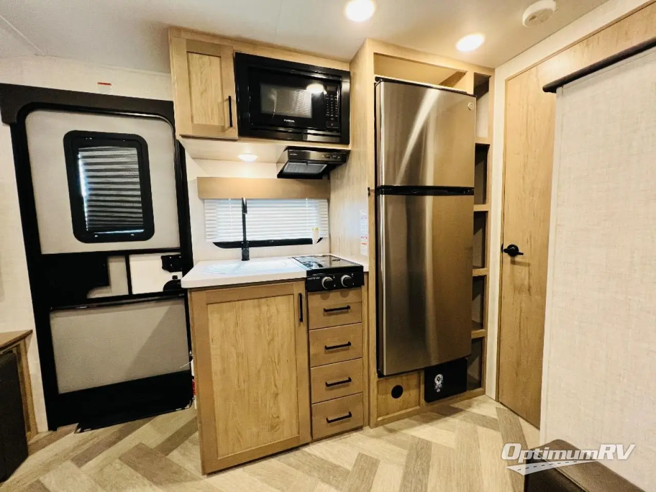 2022 Ember Overland Series 170MBH Photo 8