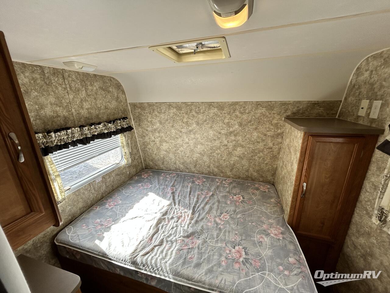 2005 Coachmen Spirit of America 248TBG Photo 9