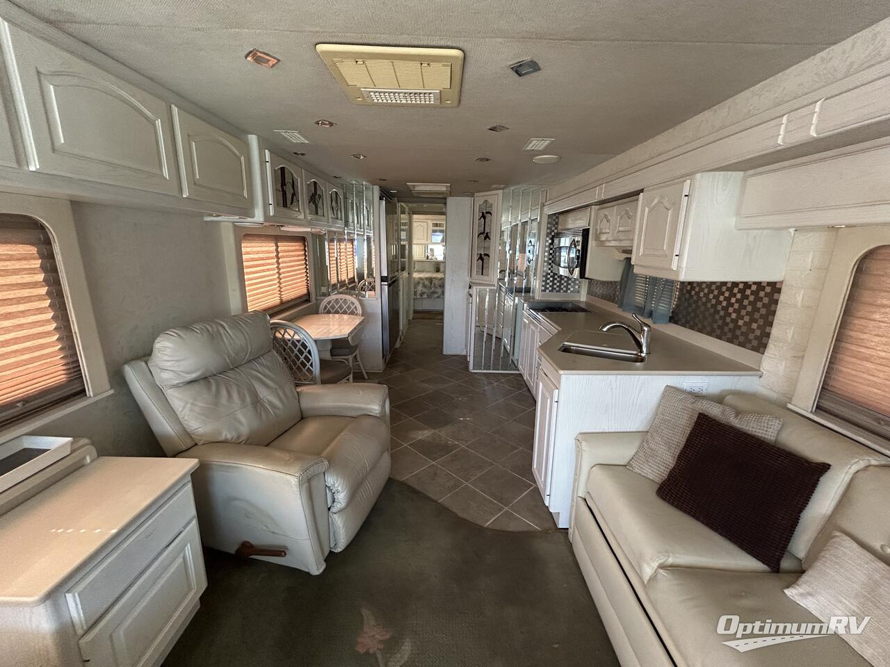 1999 Country Coach Affinity 40 Photo 4