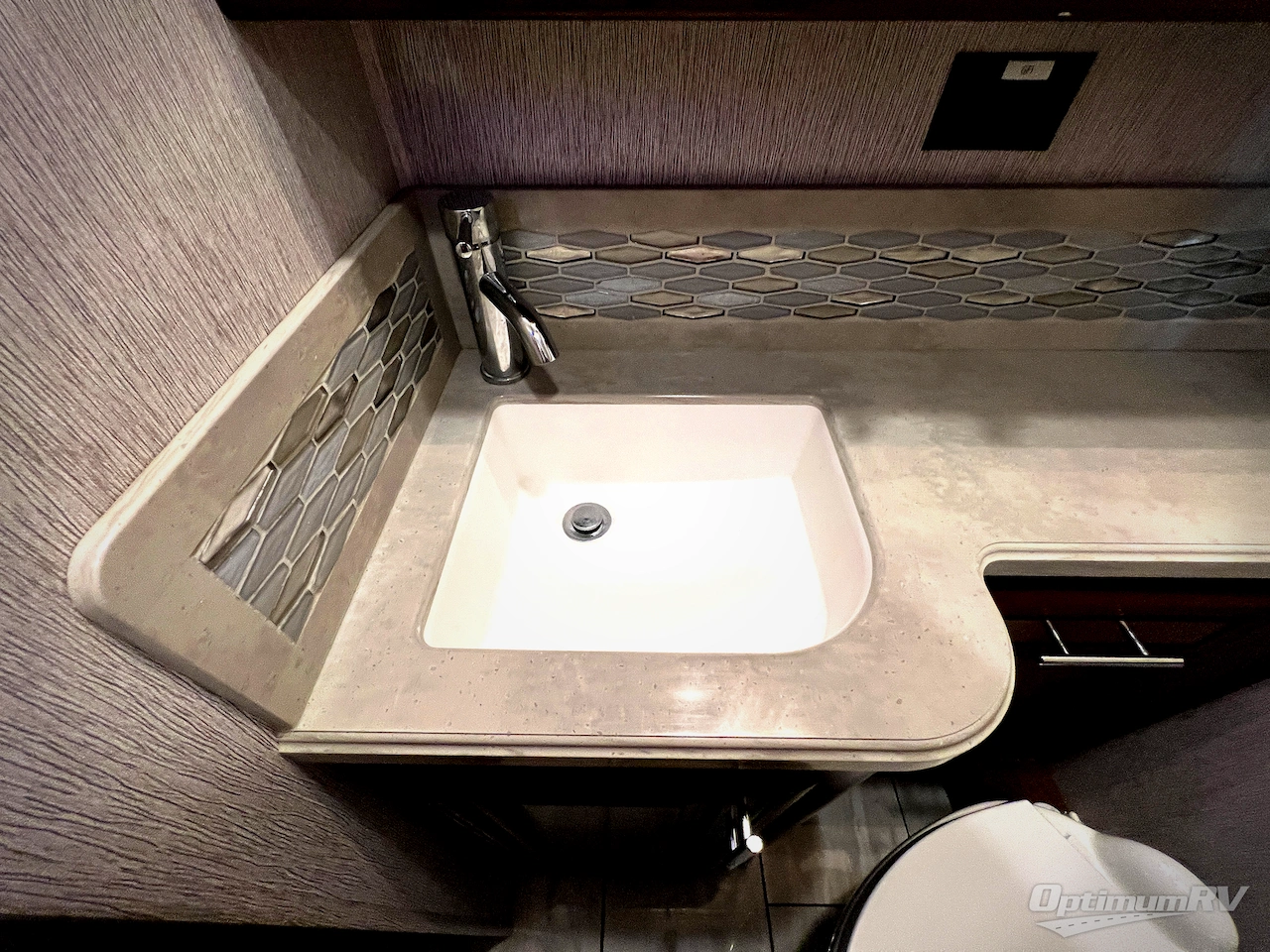2021 Forest River Berkshire XL 40E Photo 24
