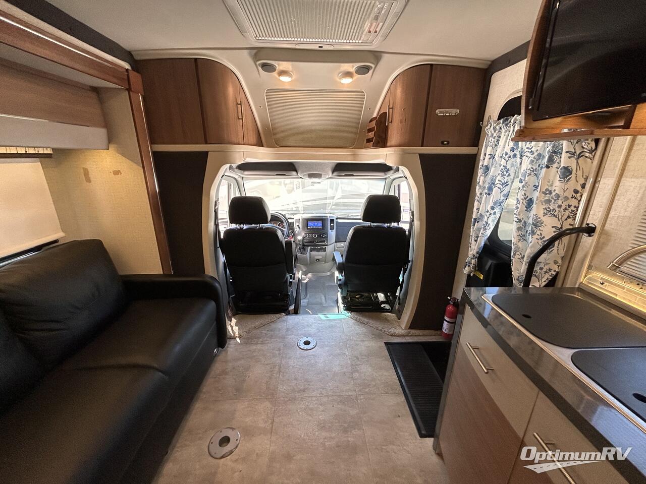 2015 Itasca Navion 24V Photo 6