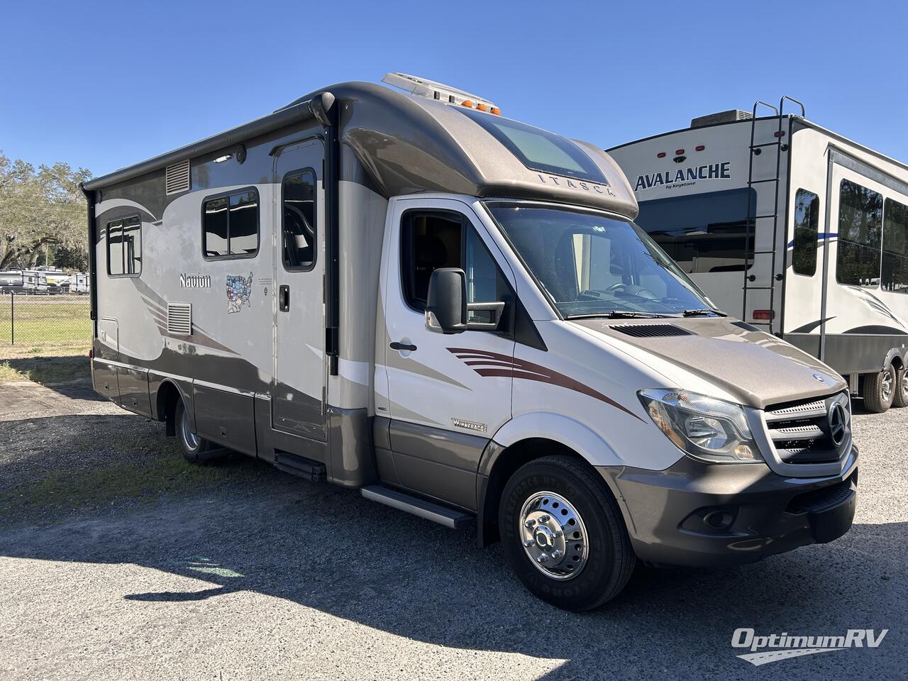 2015 Itasca Navion 24V Photo 1