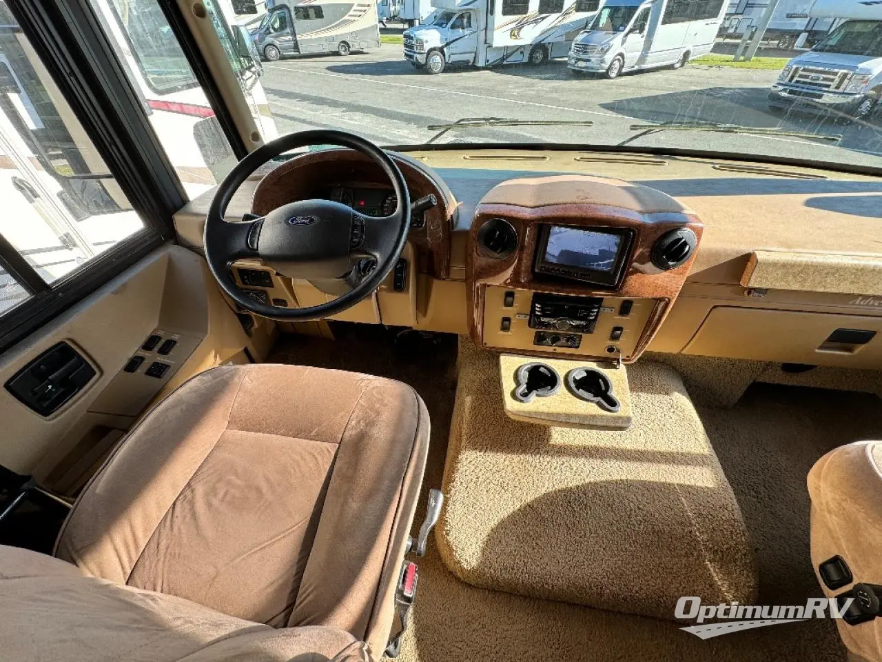 2011 Winnebago Adventurer 37M Photo 3