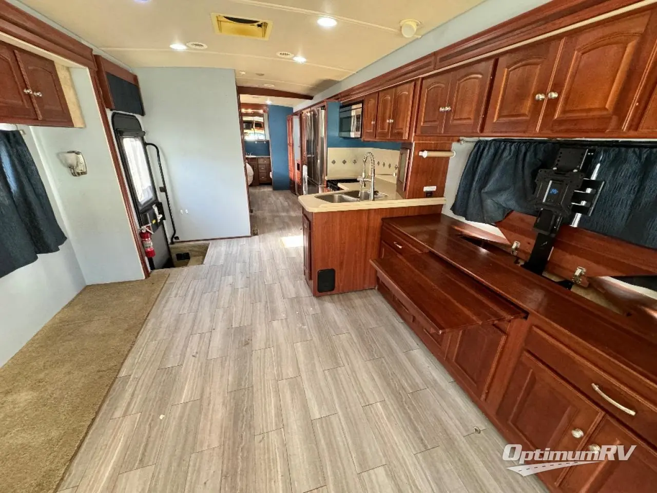 2011 Winnebago Adventurer 37M Photo 4