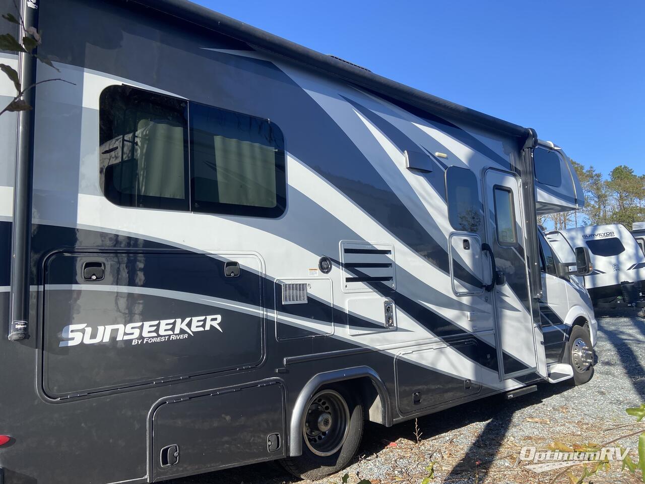 2019 Forest River Sunseeker MBS 2400S Photo 2