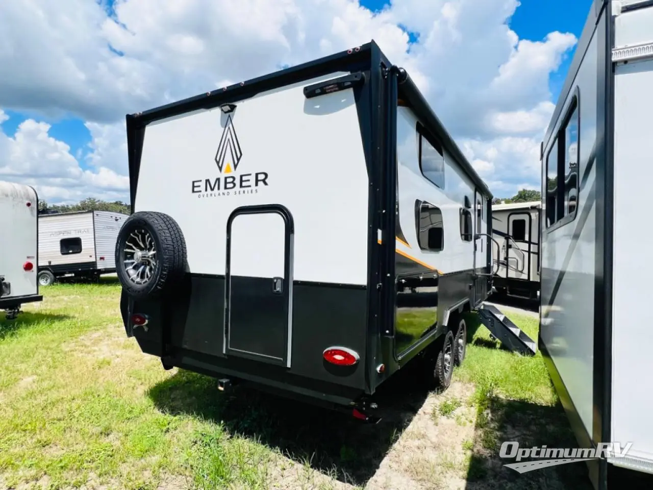 2022 Ember Overland Series 221MDB Photo 2