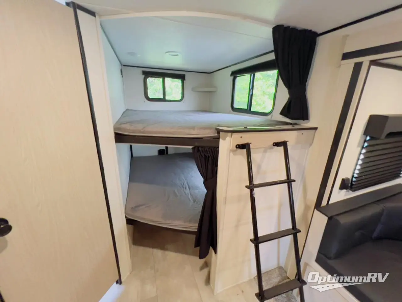 2023 Coachmen Apex Ultra-Lite 290BHS Photo 14