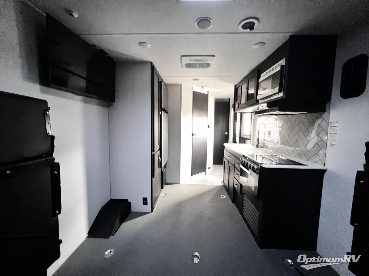 2022 Coachmen Adrenaline 23LT Photo 5