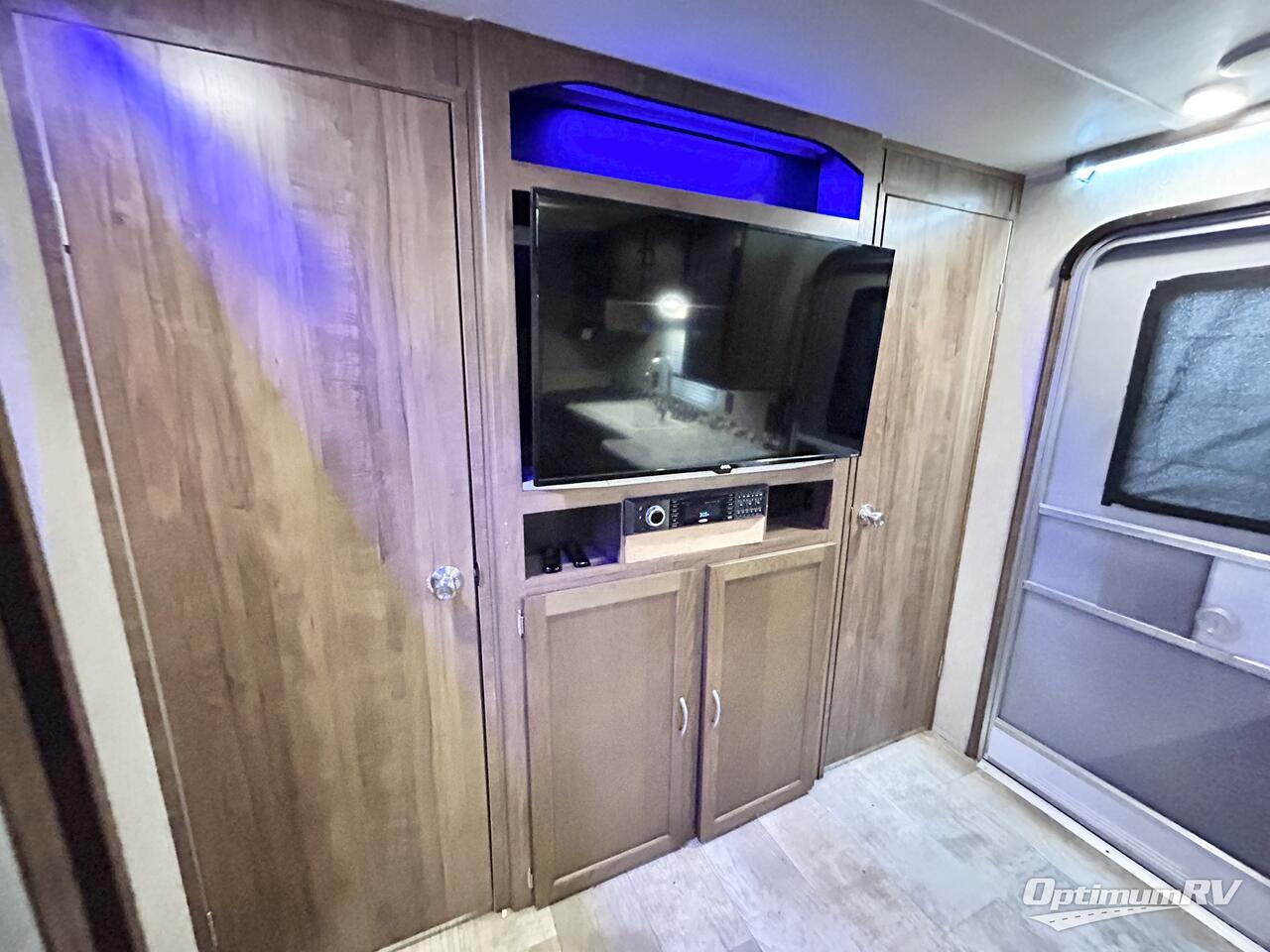 2019 Gulf Stream Conquest 323TBR Photo 9