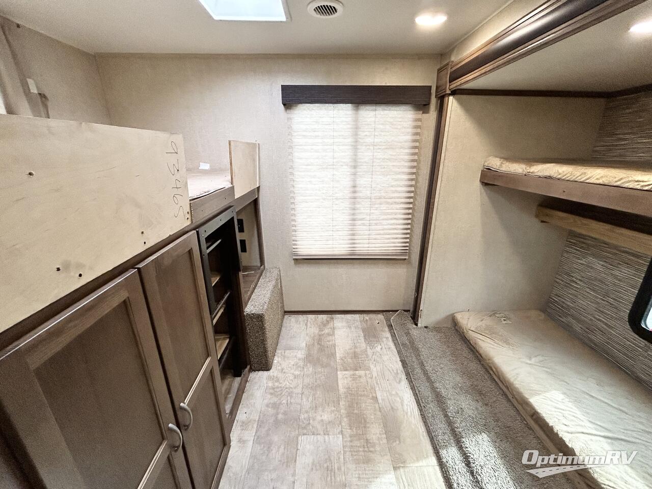 2019 Gulf Stream Conquest 323TBR Photo 12