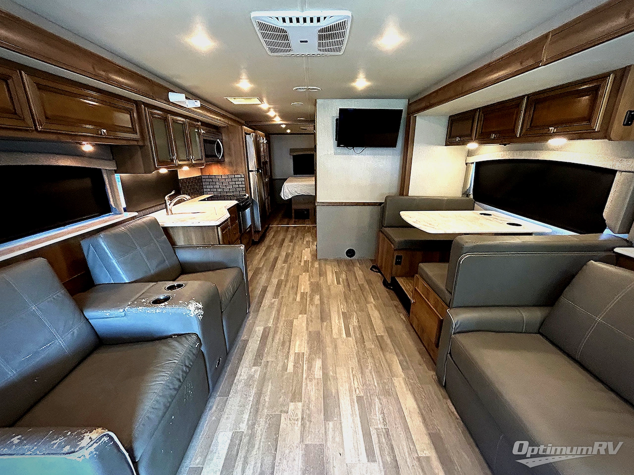 2019 Fleetwood Flair 35R Photo 7