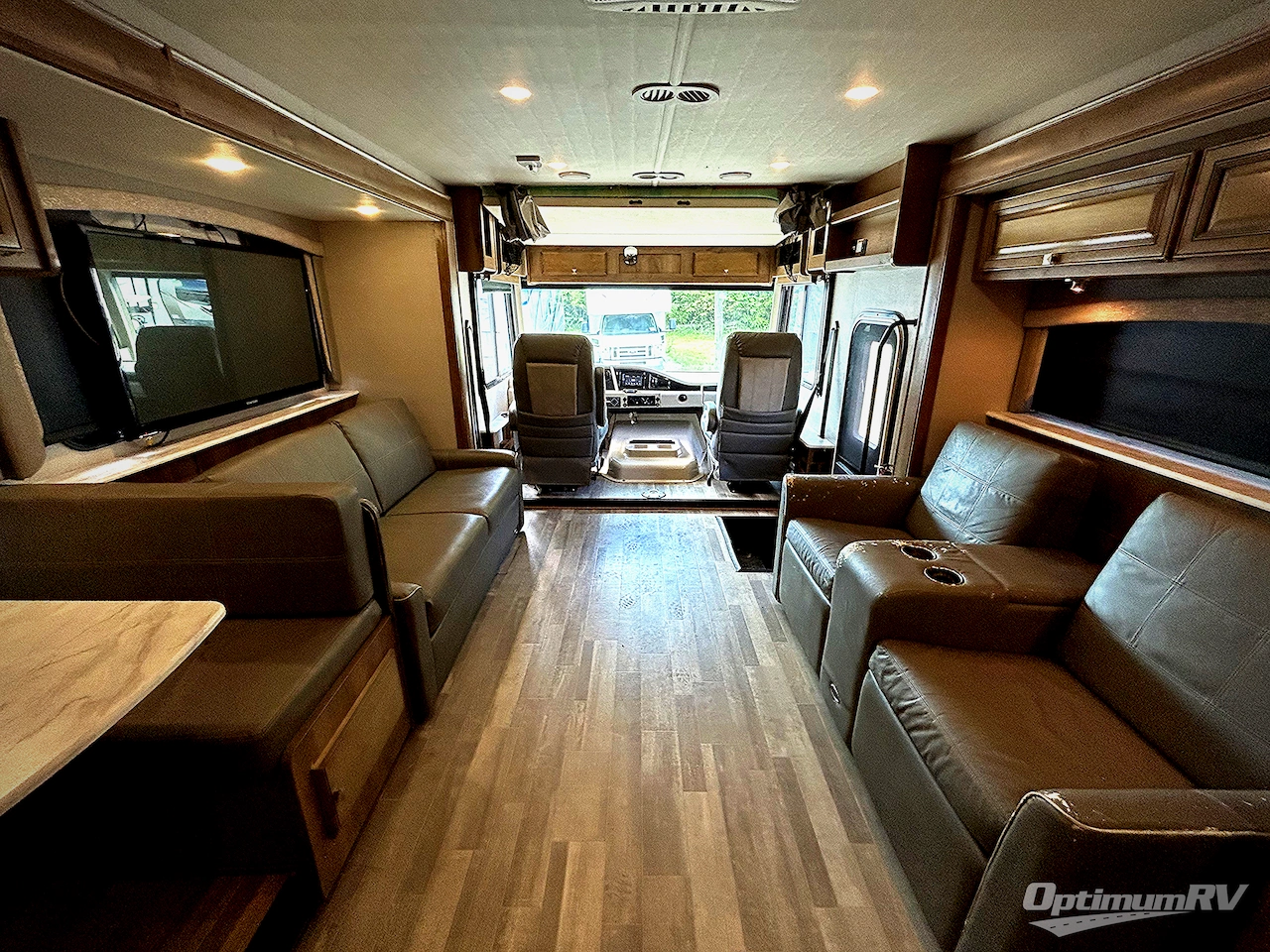 2019 Fleetwood Flair 35R Photo 8