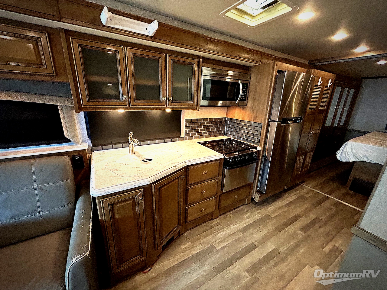 2019 Fleetwood Flair 35R Photo 9