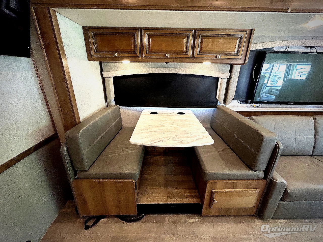 2019 Fleetwood Flair 35R Photo 11
