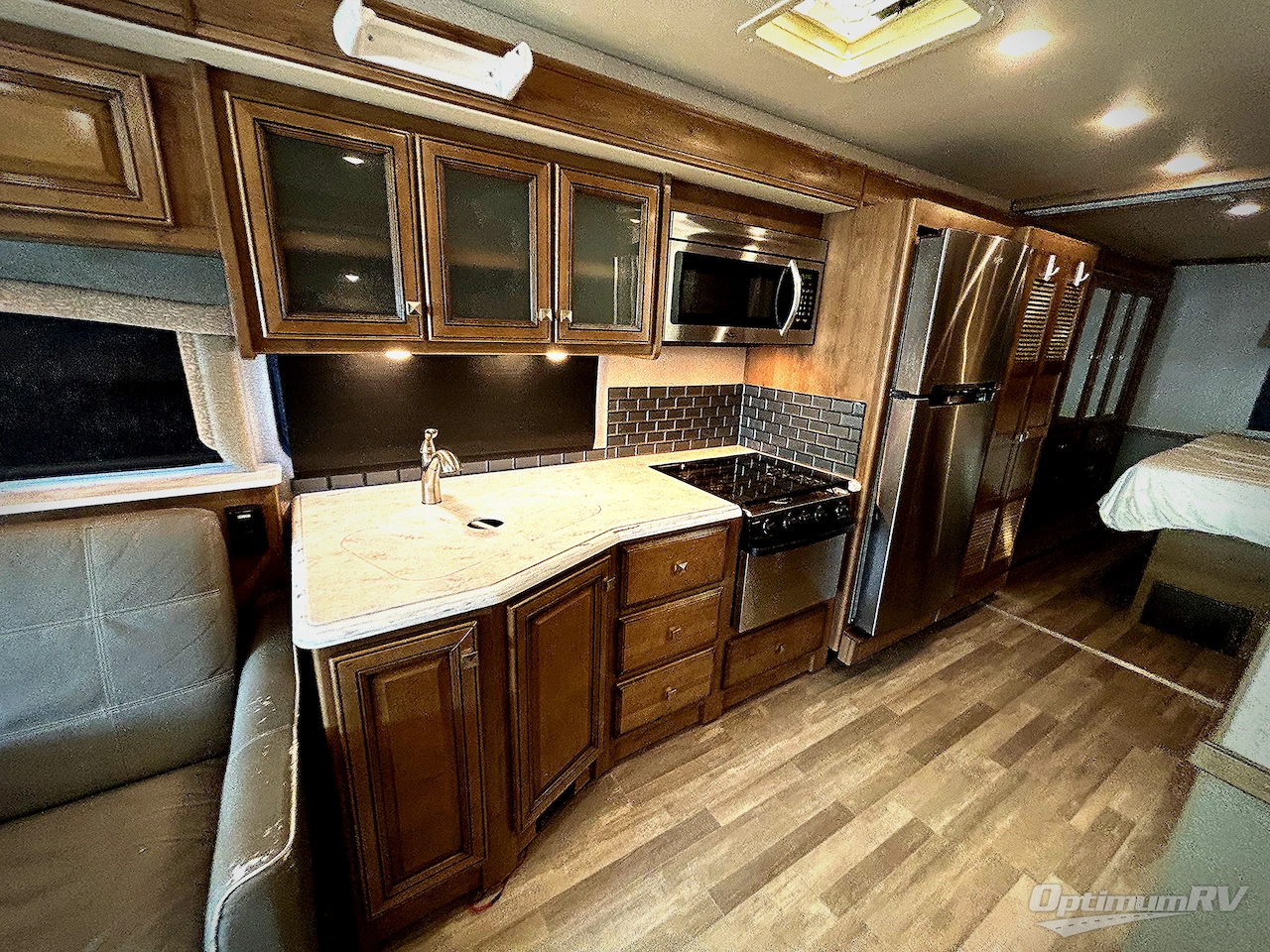 2019 Fleetwood Flair 35R Photo 13