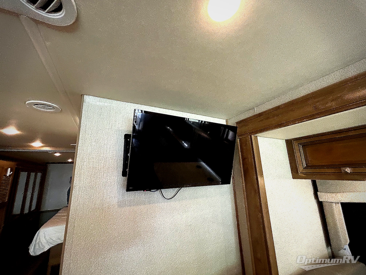2019 Fleetwood Flair 35R Photo 14