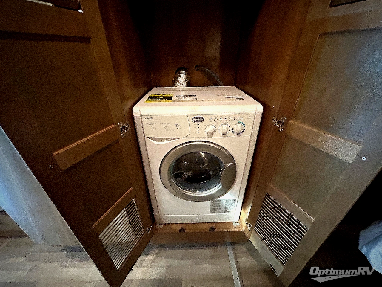 2019 Fleetwood Flair 35R Photo 18