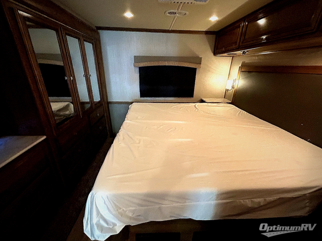 2019 Fleetwood Flair 35R Photo 19