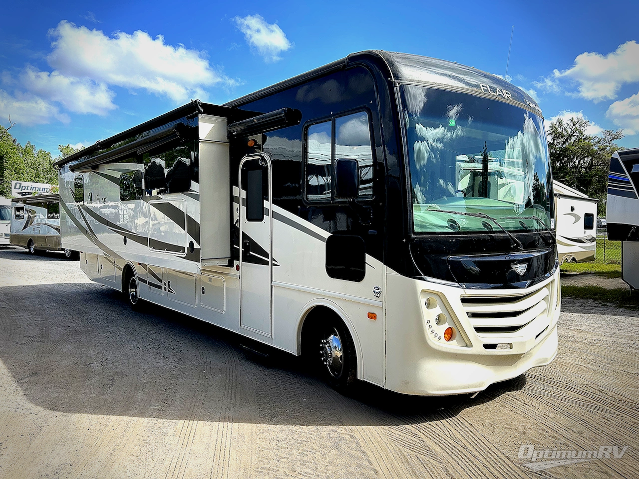 2019 Fleetwood Flair 35R Photo 1