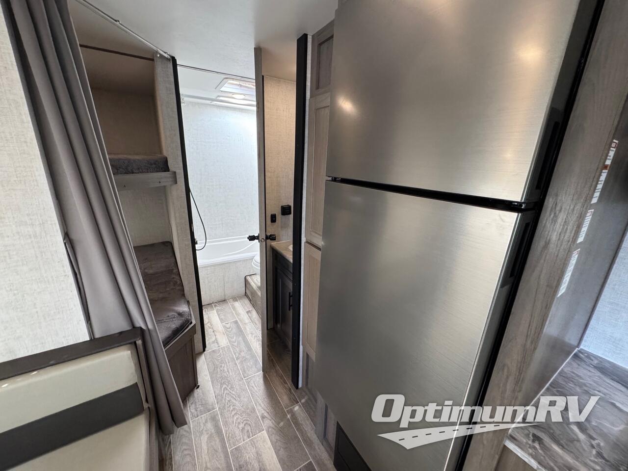 2022 Gulf Stream Kingsport Ultra Lite 248BH Photo 6